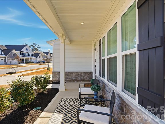 3rd image of 804 Dogwood Creek Ln