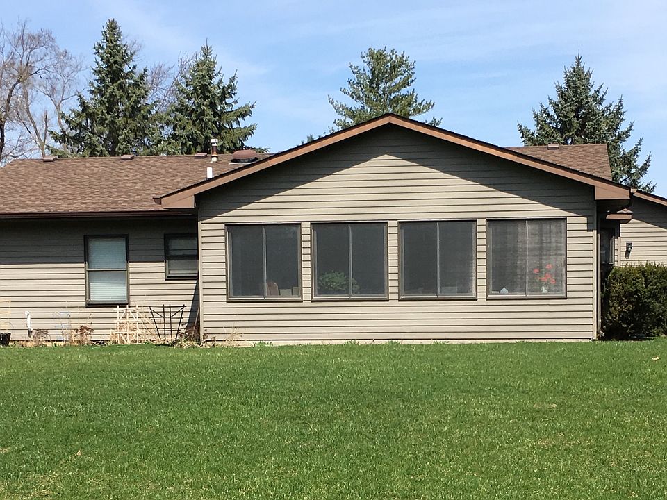 Rear view and 3 season room