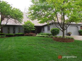 913 Windhaven Rd, Libertyville, IL 60048