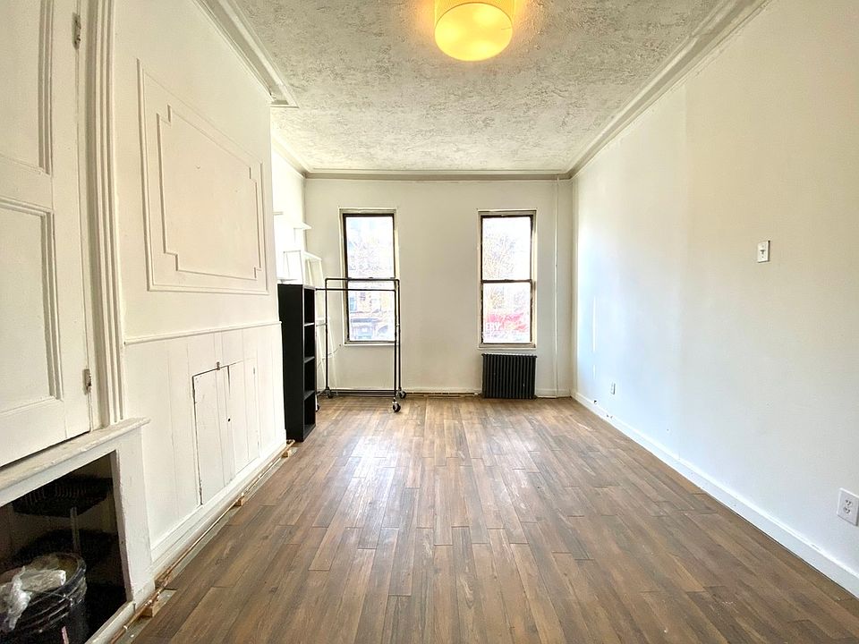 1st image of 171 Irving Ave APT 2R