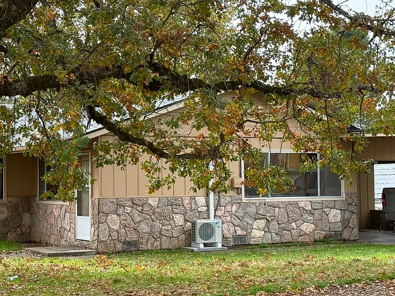 1337 SW Foundry St #B — Photo 8