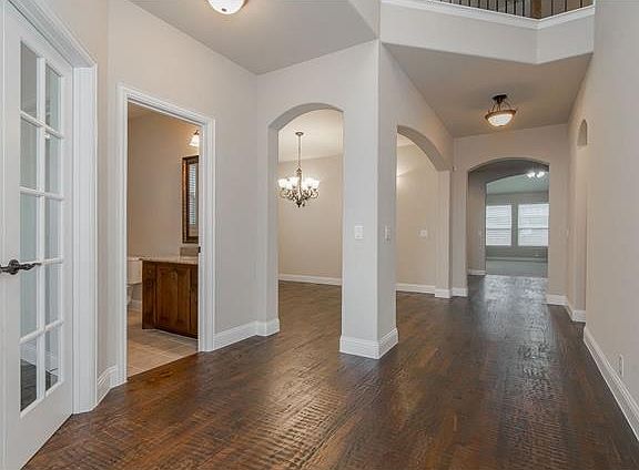 3rd image of 3408 Hawthorn Ln