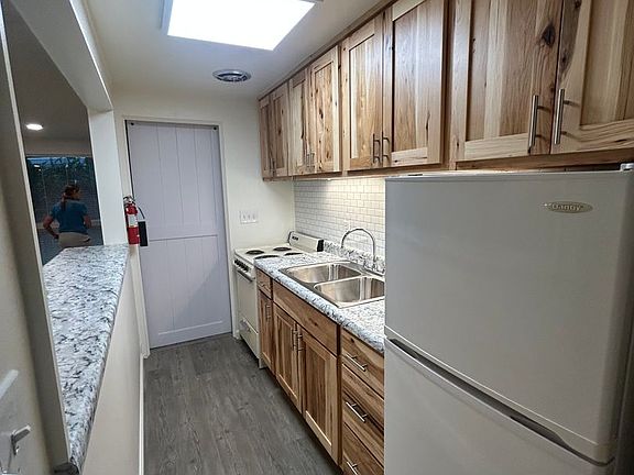 4th image of 244-2D S Corl St