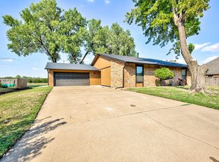 2302 Double Tree Ln, Enid, OK 73703