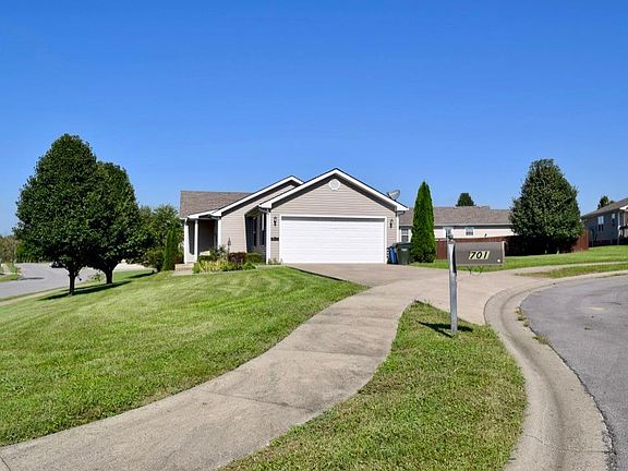 2nd image of 701 Lac Ct