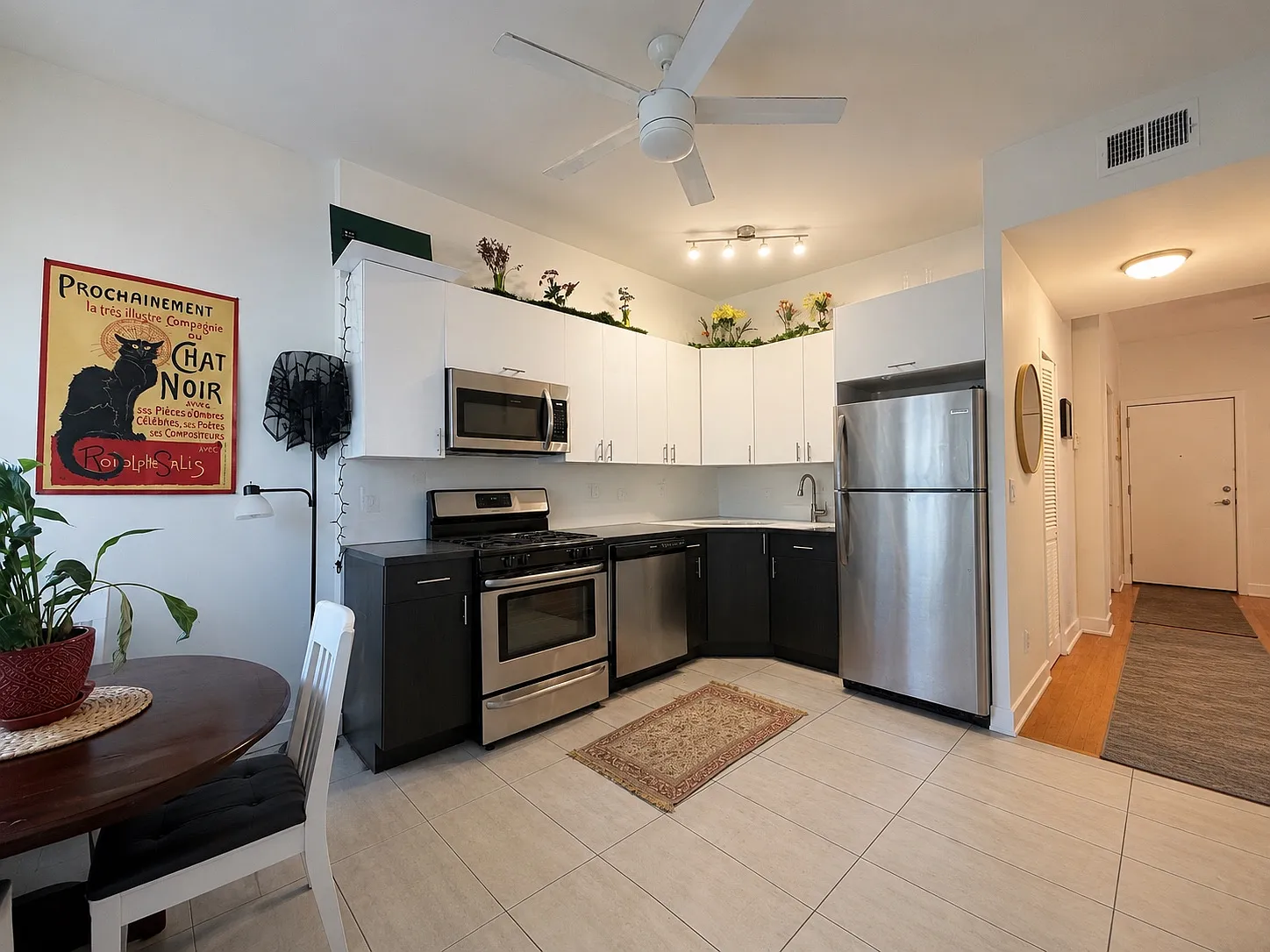 2 bed, 800 sqft, $1,900 — Photo 2