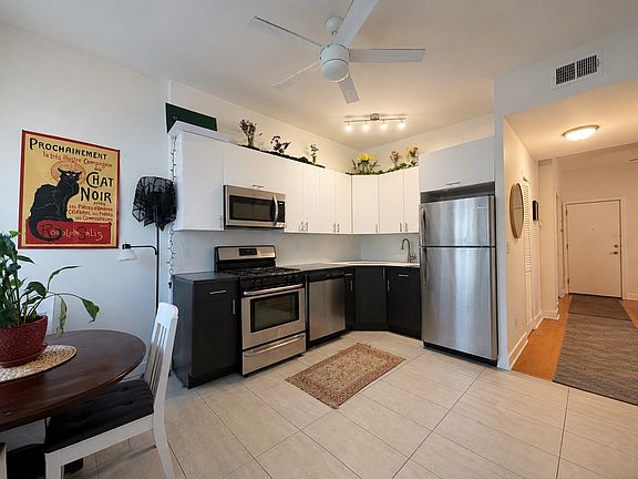2nd image of 904 N California Ave APT 2R