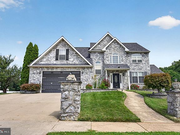 3rd image of 1 Foxfield Ct