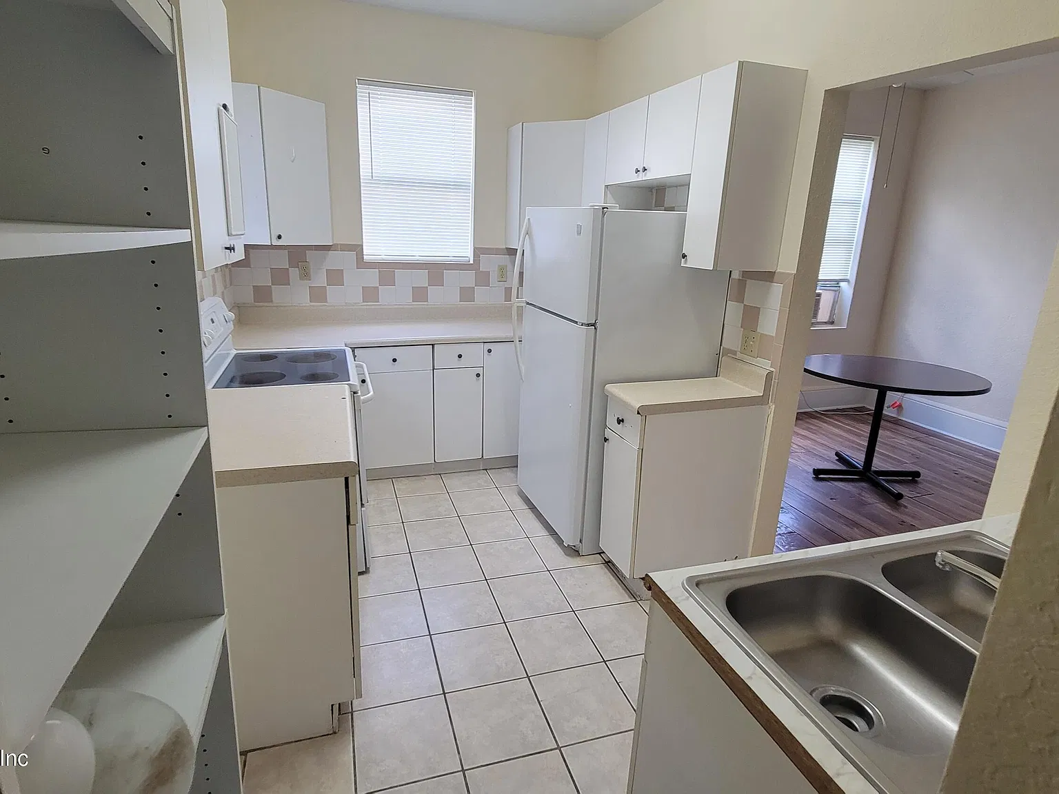 2 bed, 1.0 bath, 1119 sqft, $1,099 — Photo 2