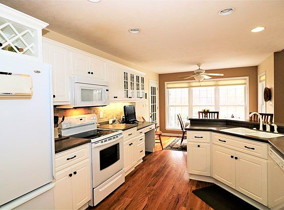 5th image of 161 Davenport Ln