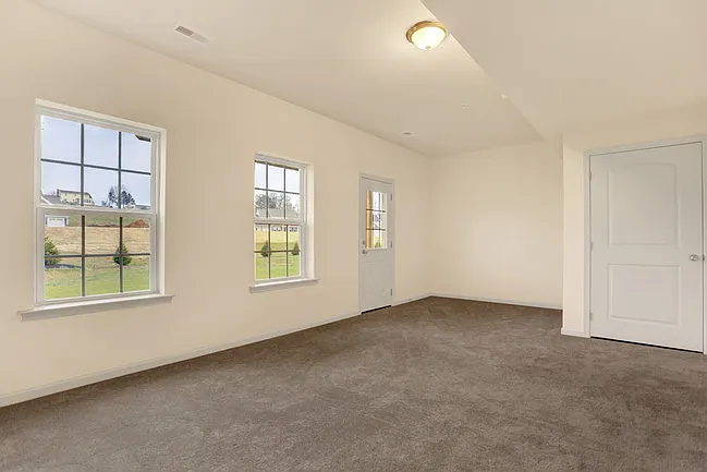 81 Simon Ct — Photo 33