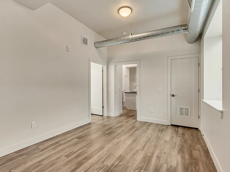 606 W North Temple St #105 — Photo 13