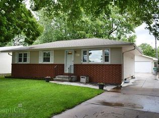 5441 Hills Dale Dr, Lincoln, NE 68504