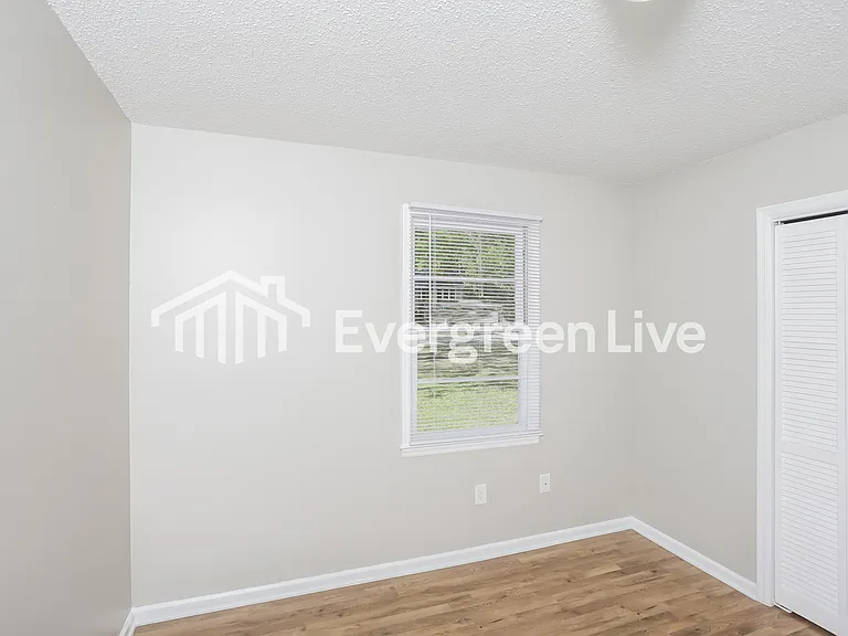 572 Parlock Rd — Photo 13