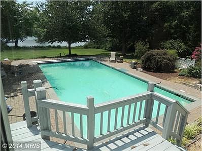 Gunite pool with retractable cover