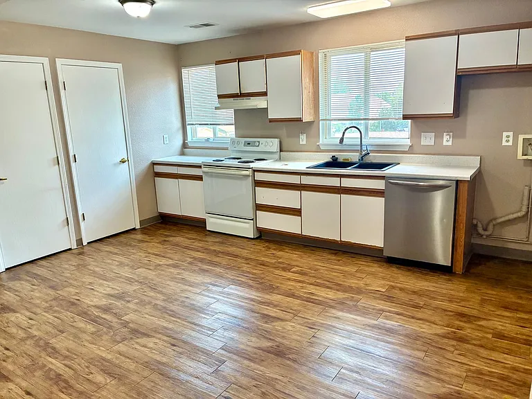 1443 Centennial Dr — Photo 11