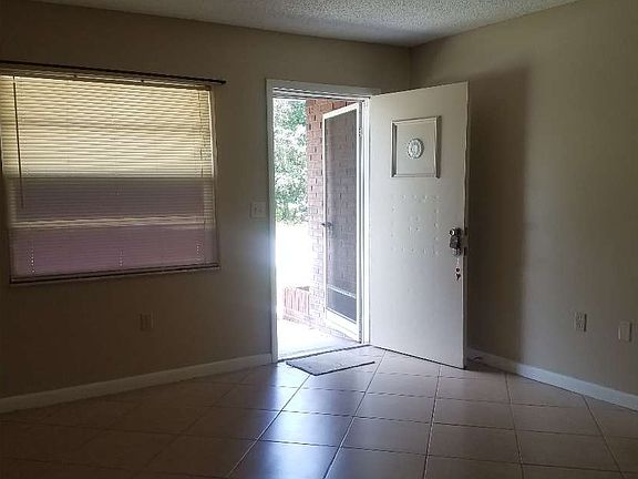 3rd image of 1427 Cornelia Ave