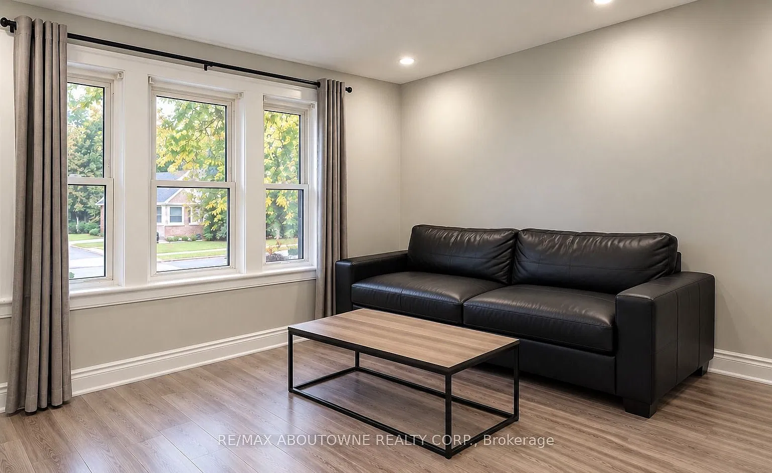 213 Bowman St — Photo 2