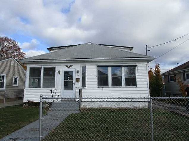 1st image of 65 Woodbury St