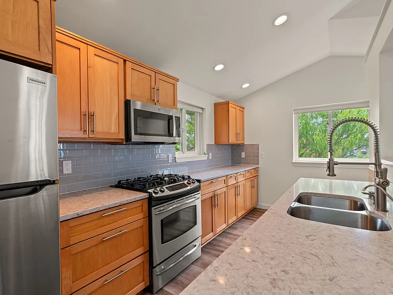 323 N 48th St #C — Photo 7