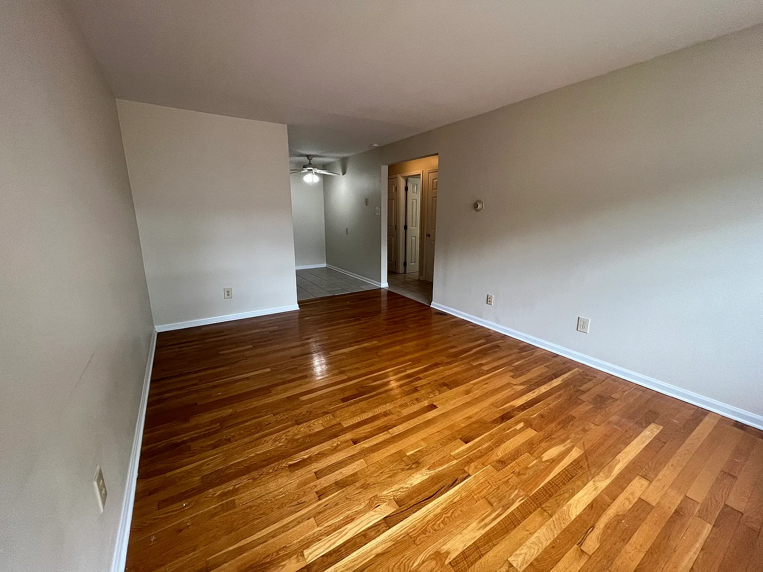 Broadway Court Apartments — Photo 3