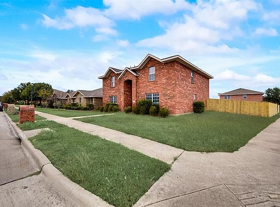 3rd image of 737 Pine Hollow Dr
