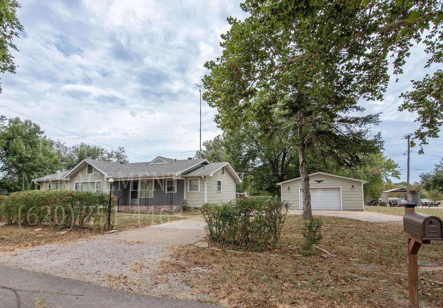 3 bed, 2.0 bath, 1410 sqft, $1,200 — Photo 1