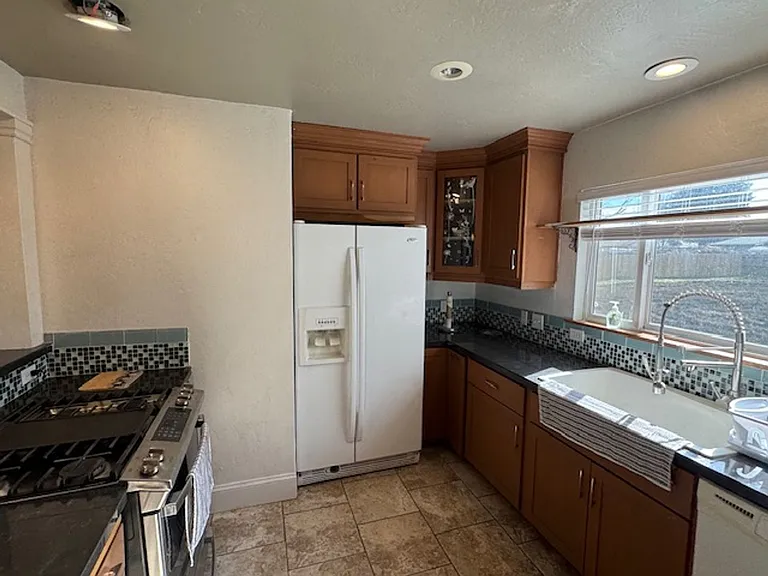 685 Beall Ln — Photo 12