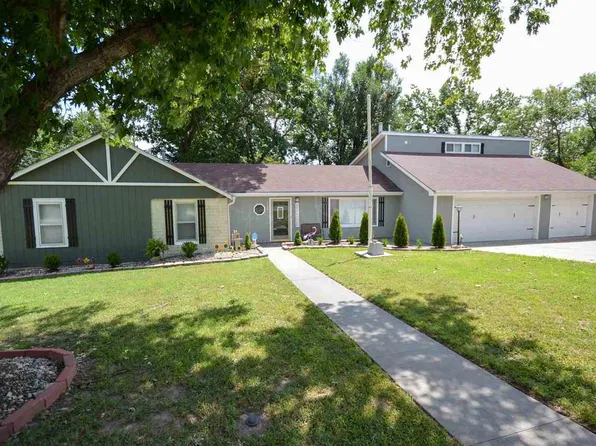 725 S Webster St, Junction City, KS 66441