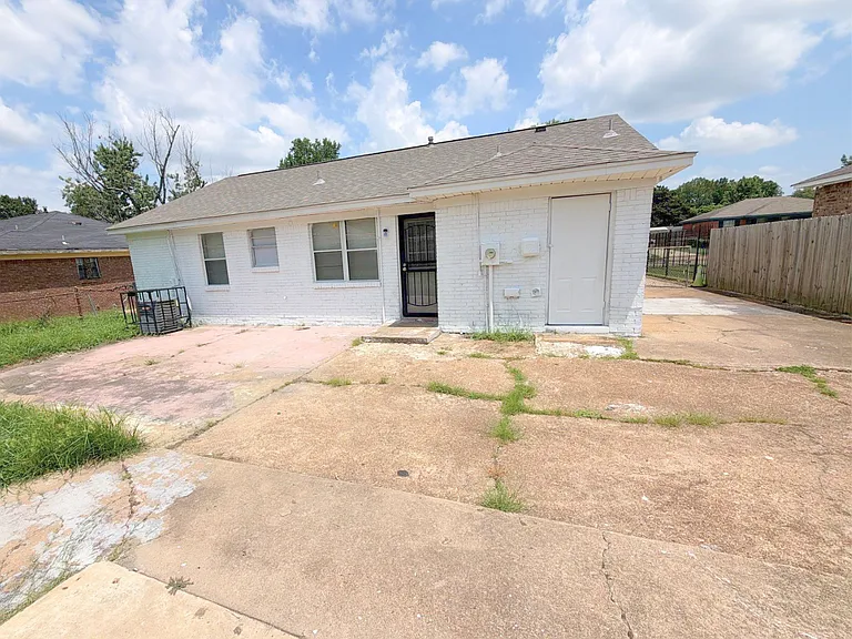 4767 Bradford Dr — Photo 24