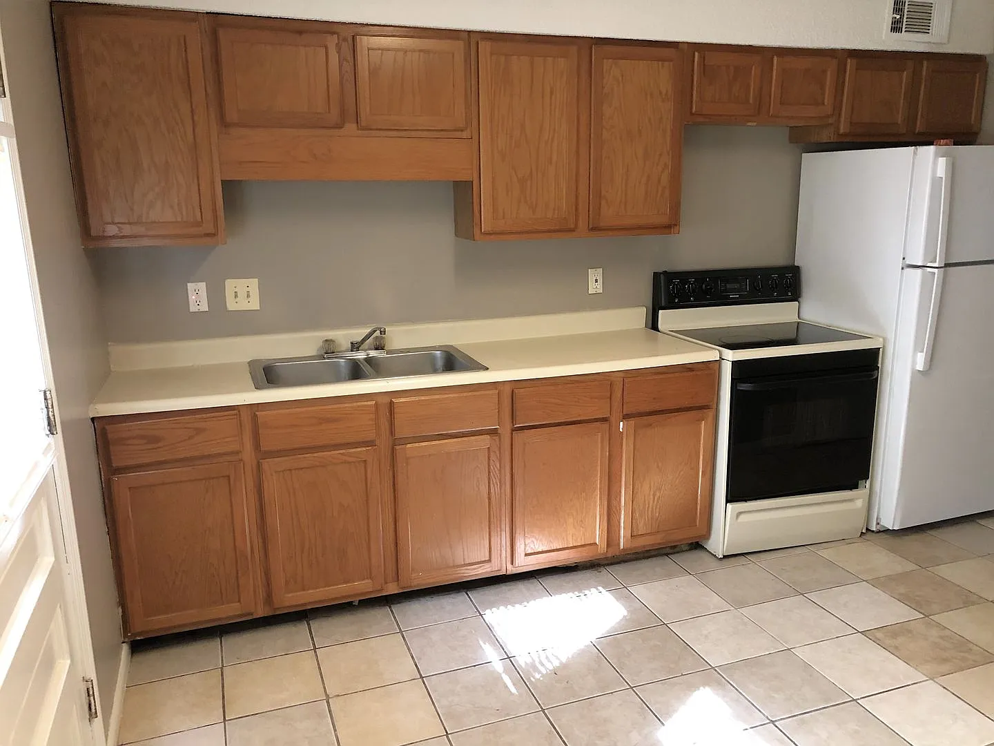 711 N. 13th Terr — Photo 3