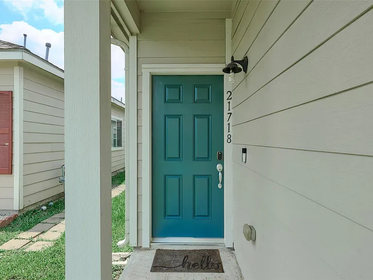 21718 Grassy Hill Ln — Photo 4