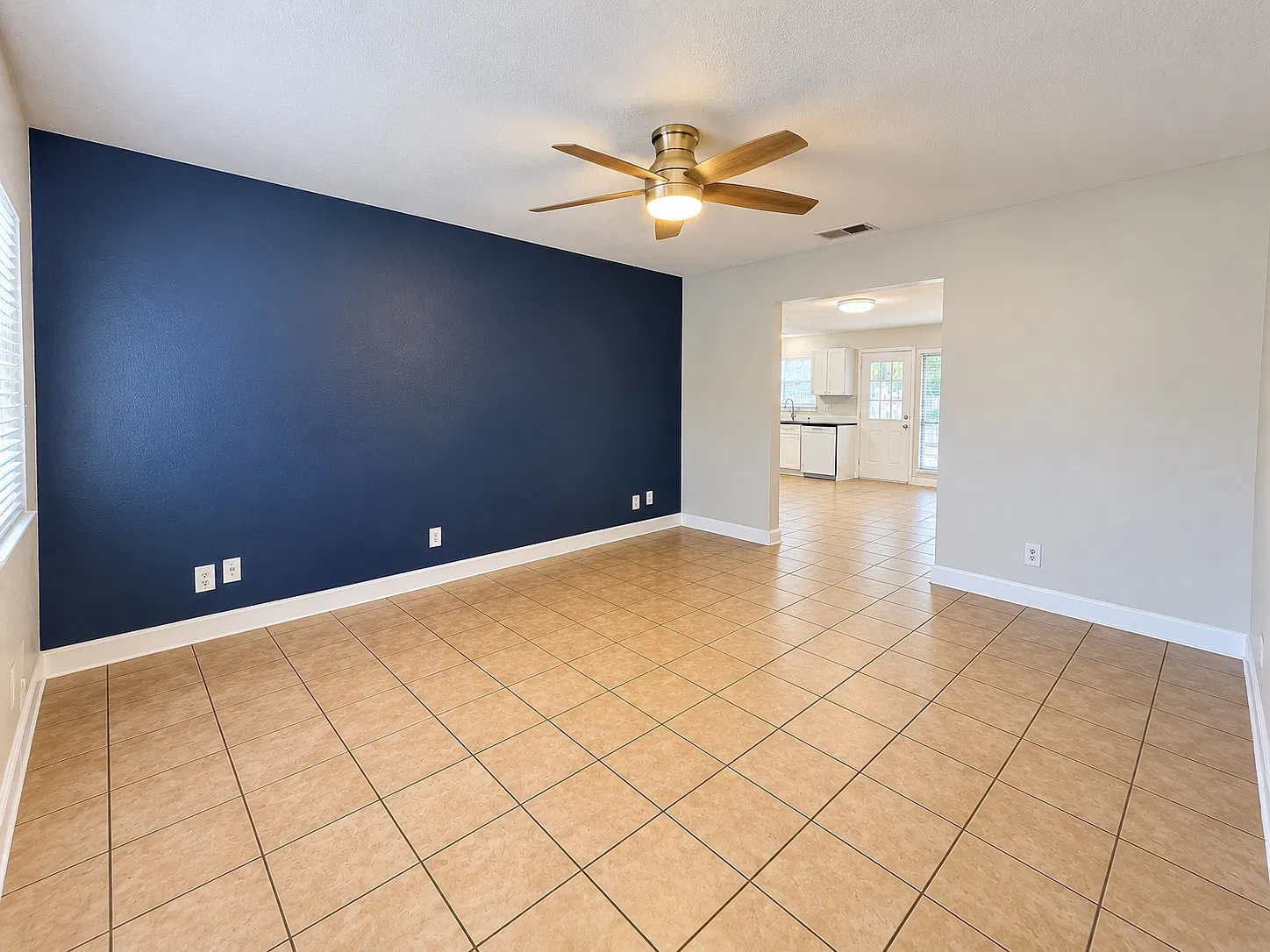 4 bed, 1625 sqft, $1,950 — Photo 2
