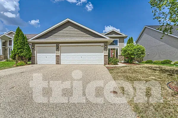 125 Arabian Ave Shakopee MN — Photo 2