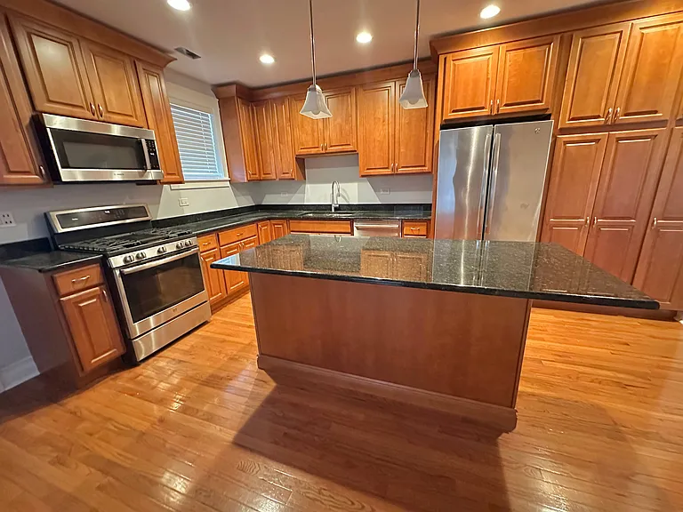 2310 W Farwell Ave #2W — Photo 12