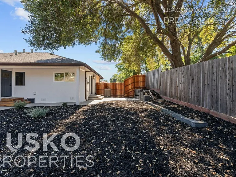7835 Hutton Creek Ln #B — Photo 15