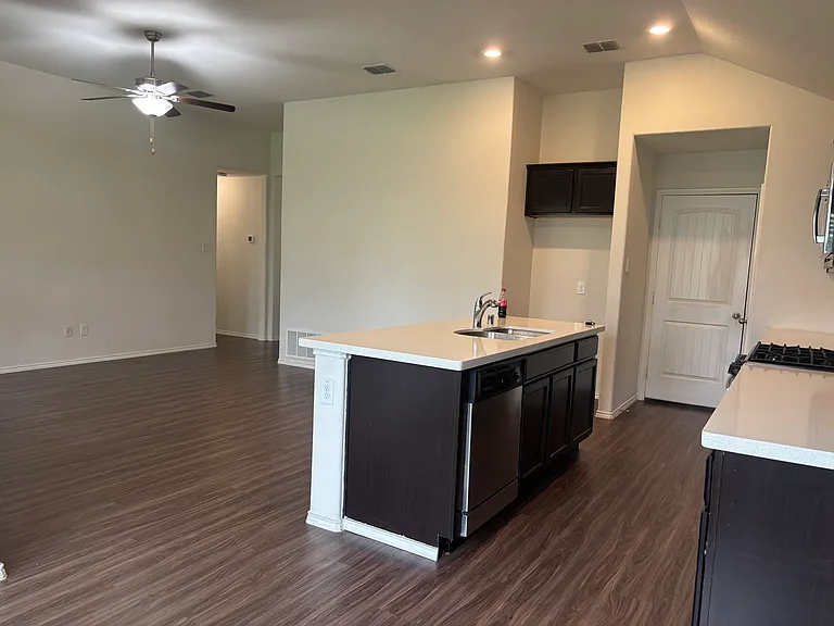 2065 Alamandine Ave — Photo 8