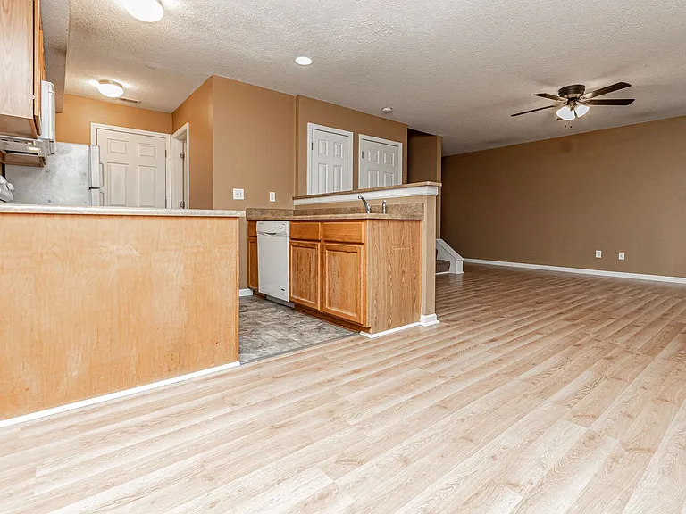 825 Whitetail Ct — Photo 9