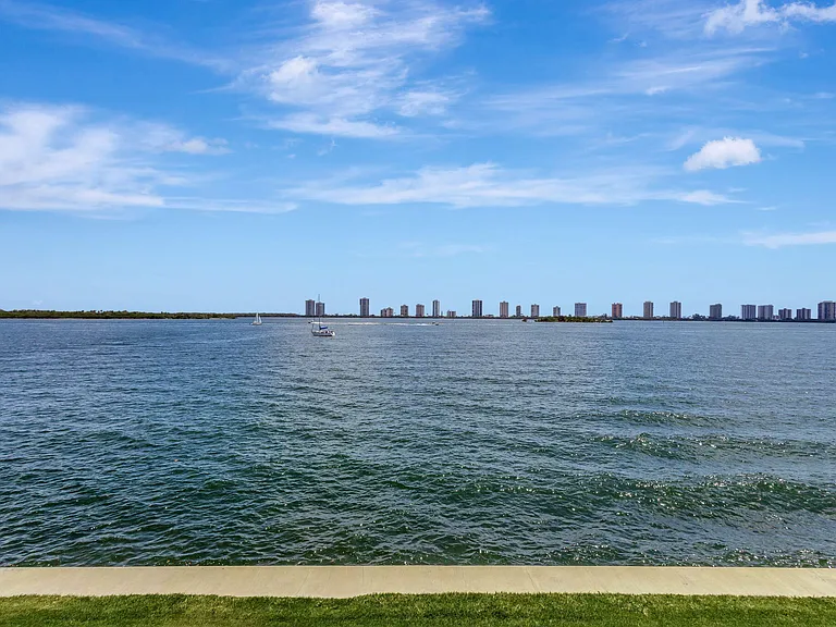 100 Shore Ct #210 — Photo 27