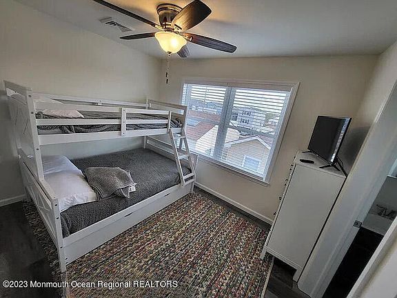 4th image of 257 Dewey St