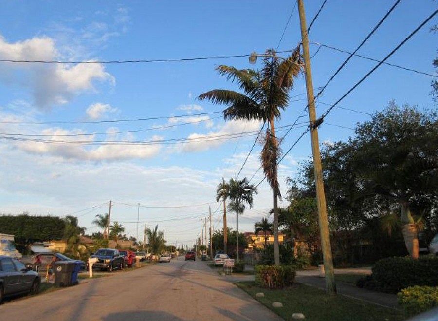 2nd image of 5020 SW 23rd St