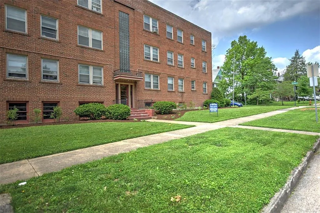305 S Edward St APT 21 photo 1