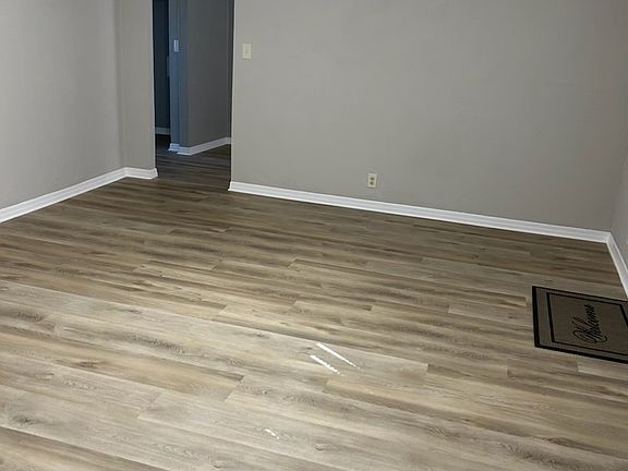 5th image of 2412 Crill Ave