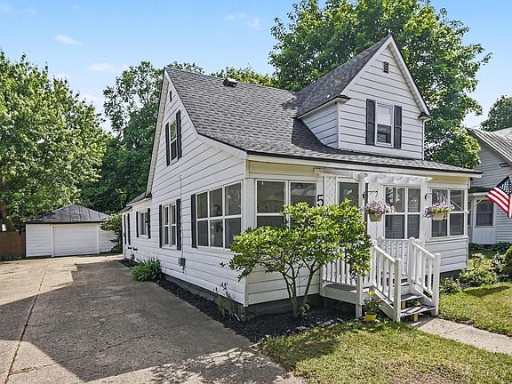 3rd image of 523 W Maple St