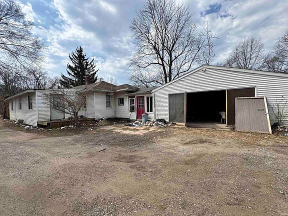2nd image of 24585 Fillmore Rd