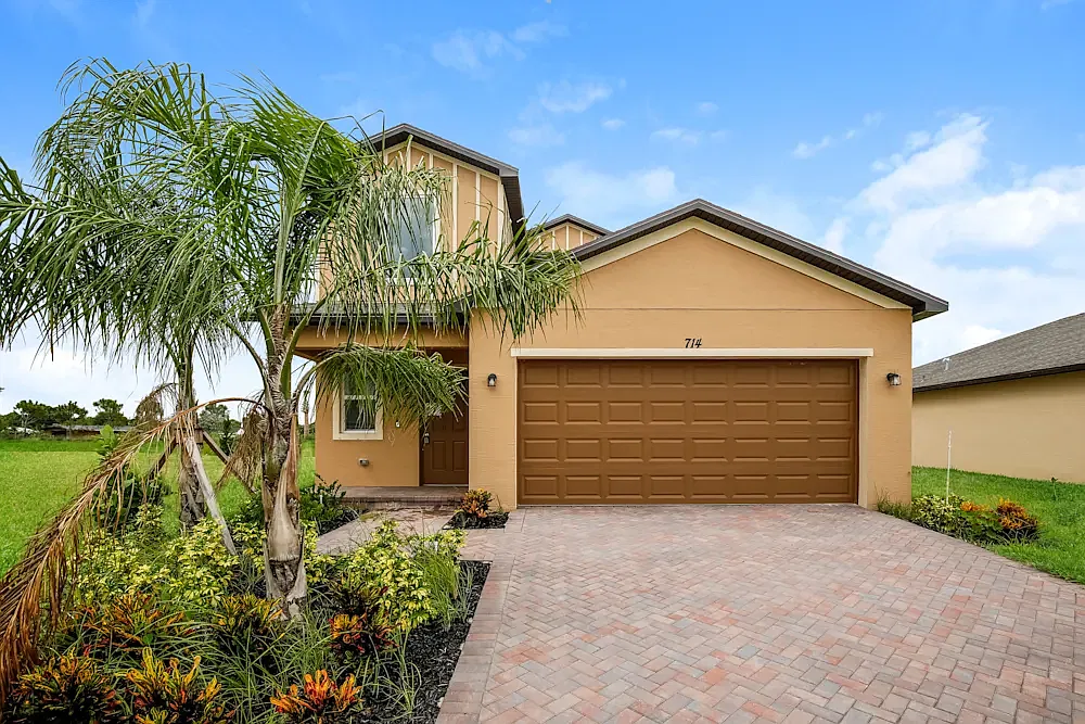 5 bed, 2326 sqft, $1,500 — Photo 1