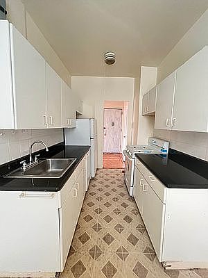 4th image of 117-14 Union Tpke APT Af2