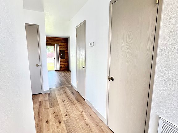 5th image of 122-126 I St SW #122