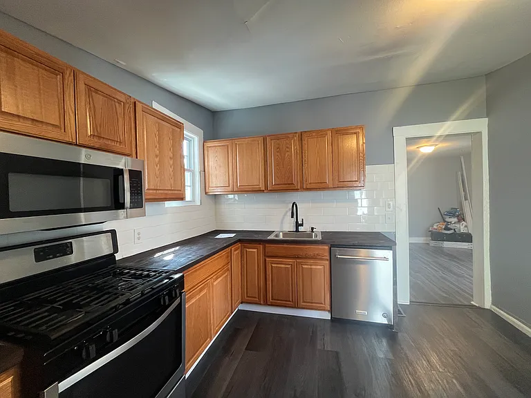 147 Winchester Ave — Photo 18
