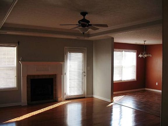 Hardwood/Tile in open floorplan